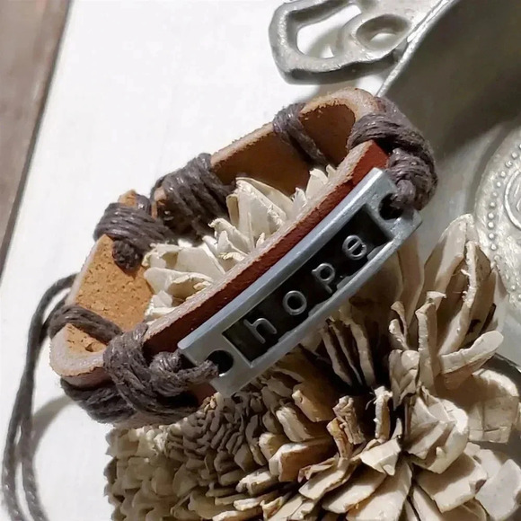 Hope Affirmation Medium Brown Genuine Leather Silver Pewter Bracelet - Picture 3 of 6